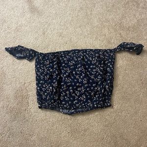 Crop top with flowers Brandy Melville